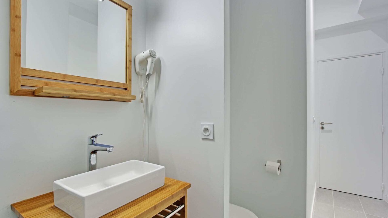 Photo of Bathroom in Arts-et-Metiers