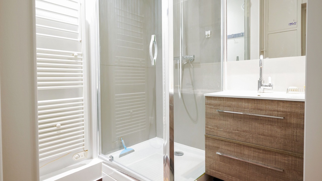 Photo of Bathroom in Quartier de la Folie-Mericourt