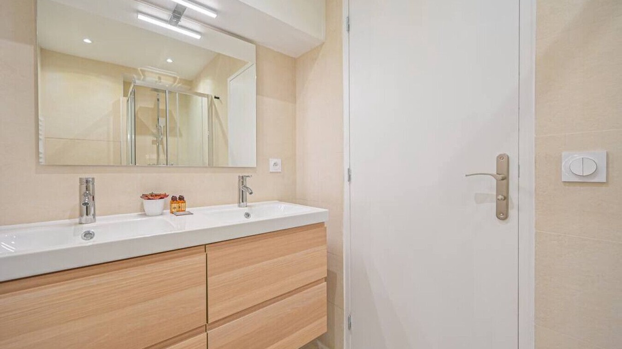 Photo of Bathroom in Palais-Royal