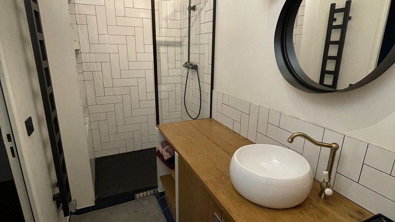 Photo of Bathroom in Combat