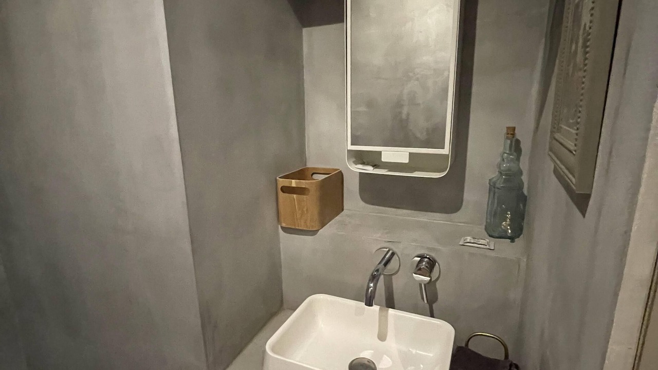 Photo of Bathroom in Combat