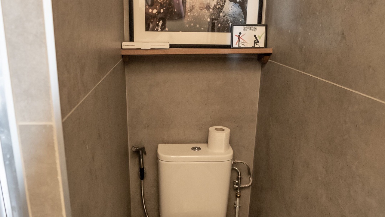 Photo of Bathroom in Combat