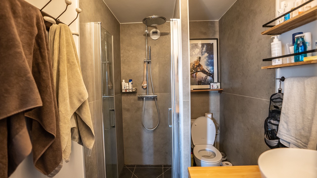 Photo of Bathroom in Combat