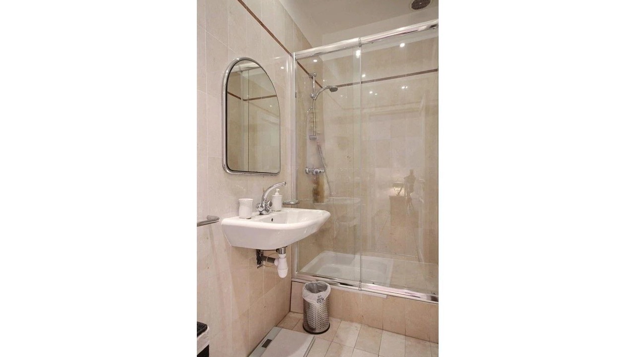 Photo of Bathroom in Porte-Dauphine