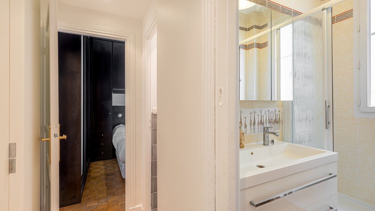 Photo of Bathroom in Montparnasse