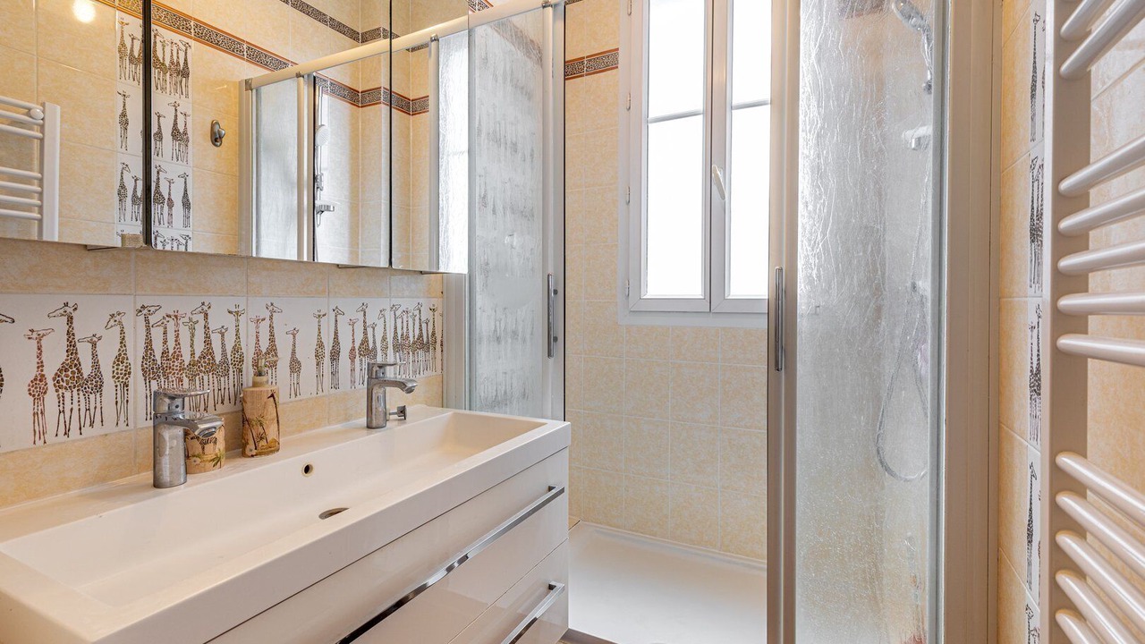Photo of Bathroom in Montparnasse