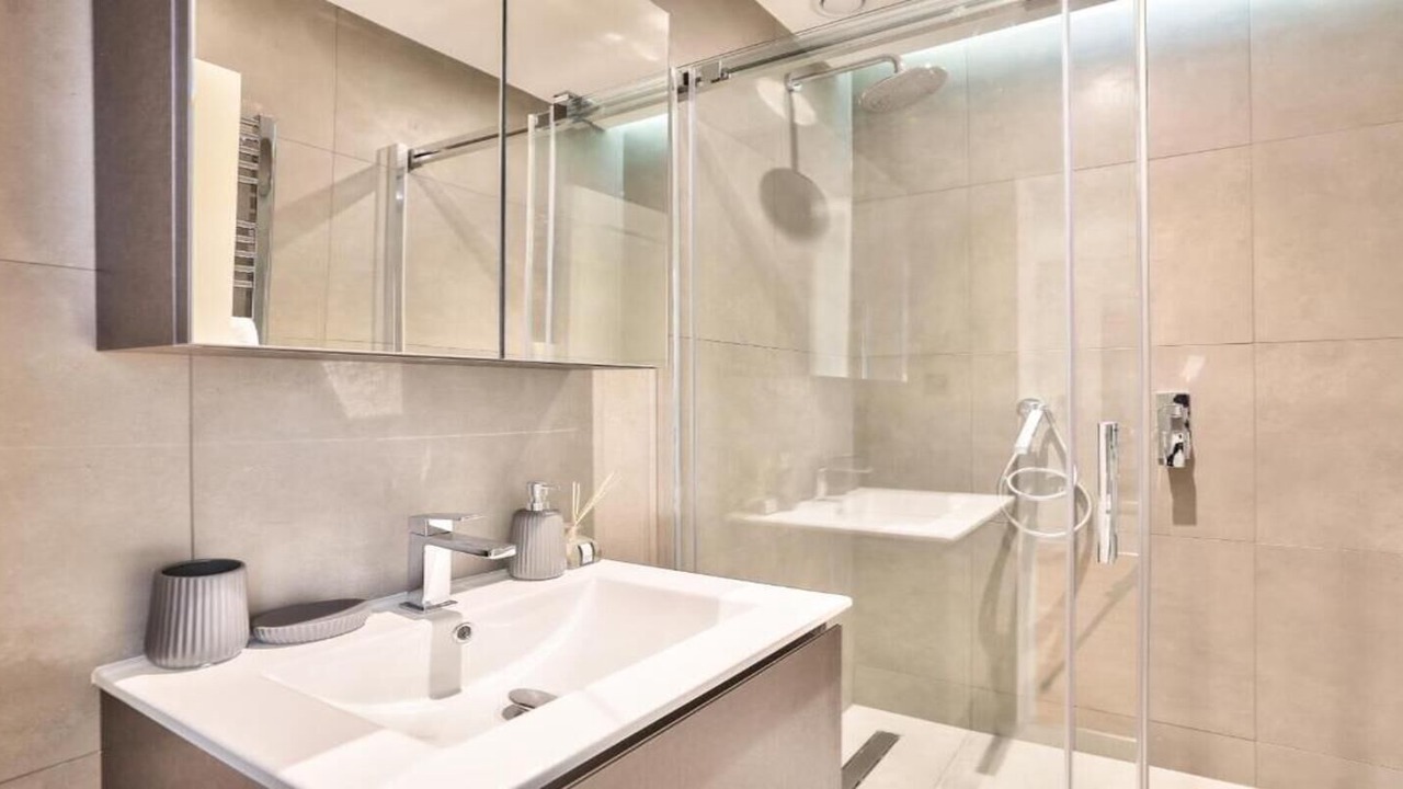 Photo of Bathroom in Quartier de la Folie-Mericourt