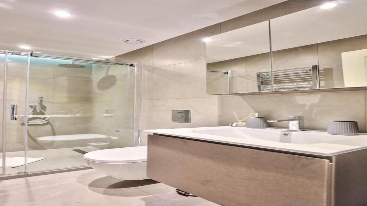 Photo of Bathroom in Quartier de la Folie-Mericourt