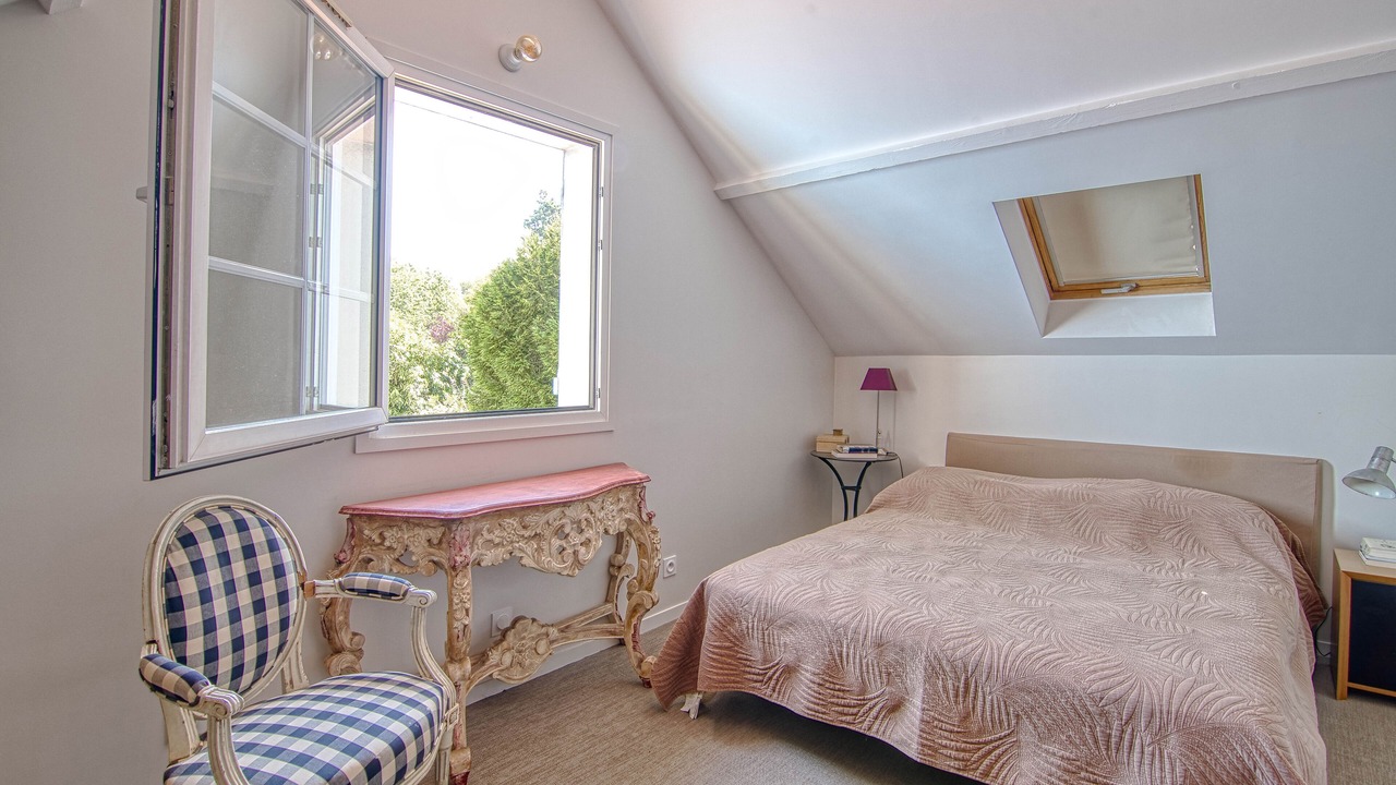 Photo of Bedroom in Vaucresson