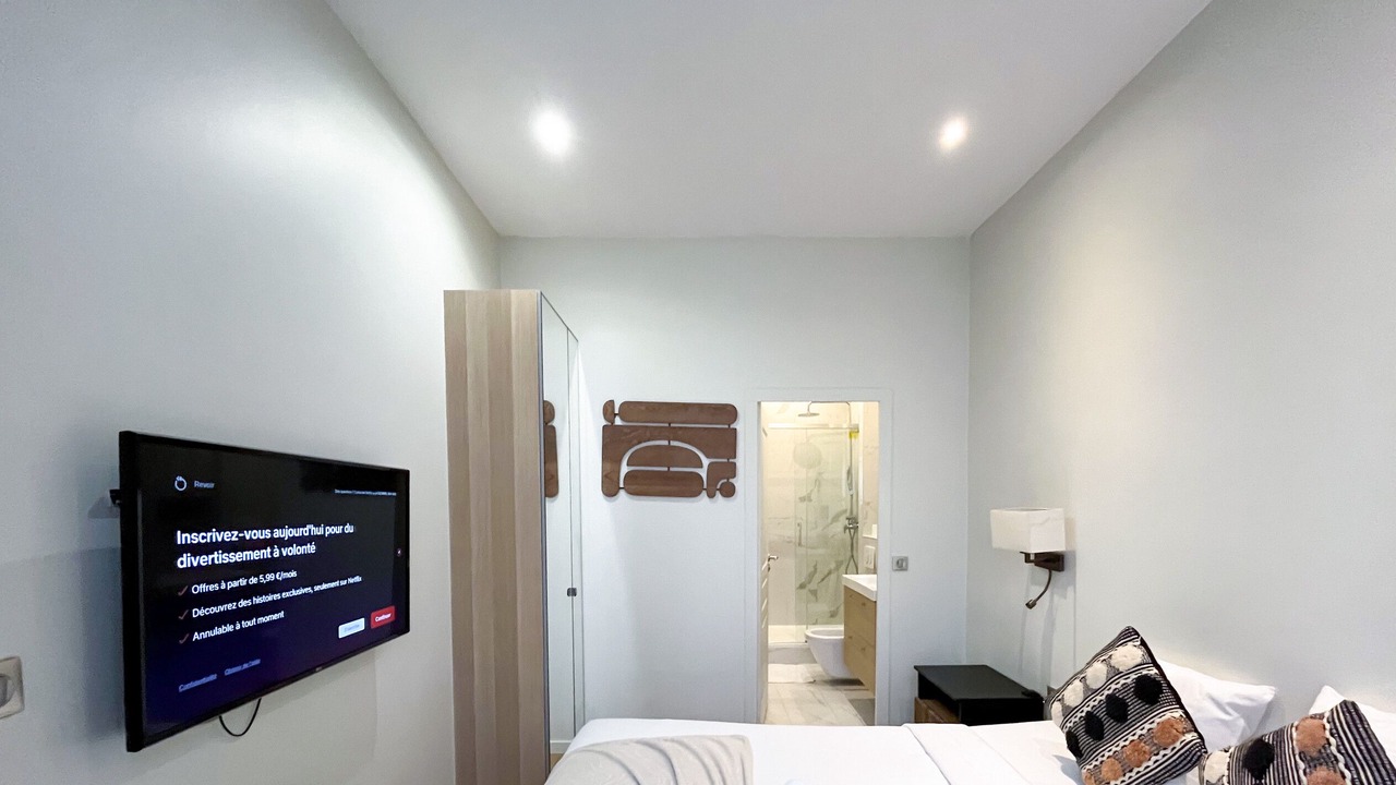 Photo of Bedroom in 8th Arrondissement