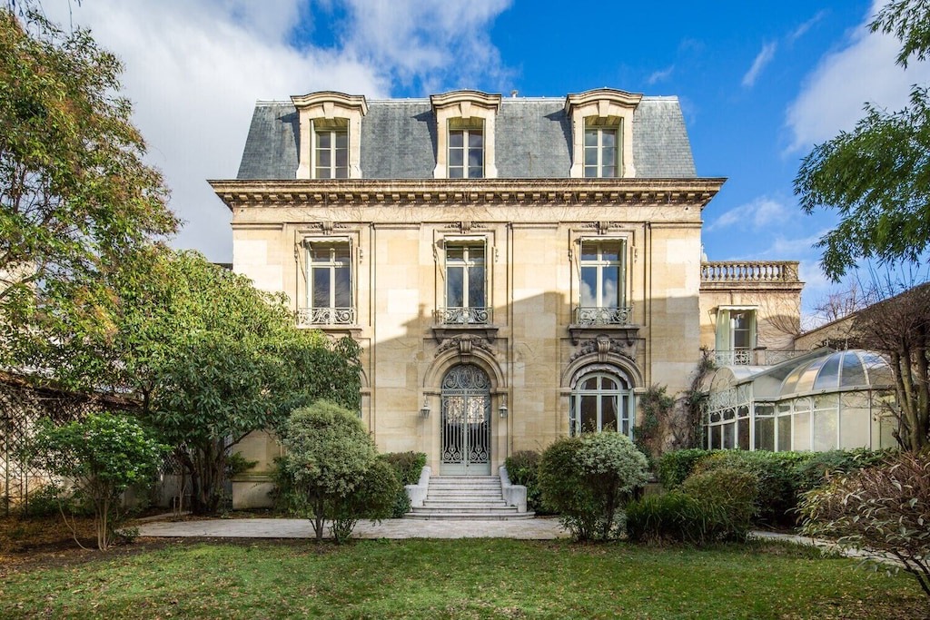 Photo of Buildings in Villa Montmorency