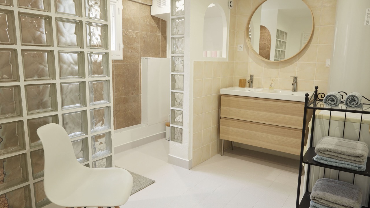 Photo of Bathroom in Pantin