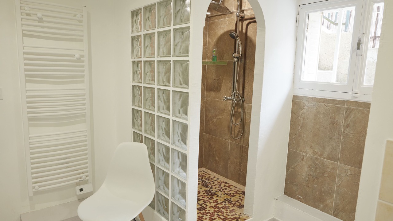 Photo of Bathroom in Pantin