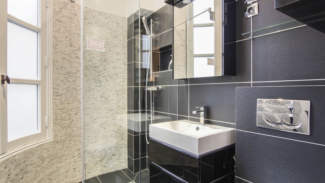 Photo of Bathroom in Quartier de la Folie-Mericourt