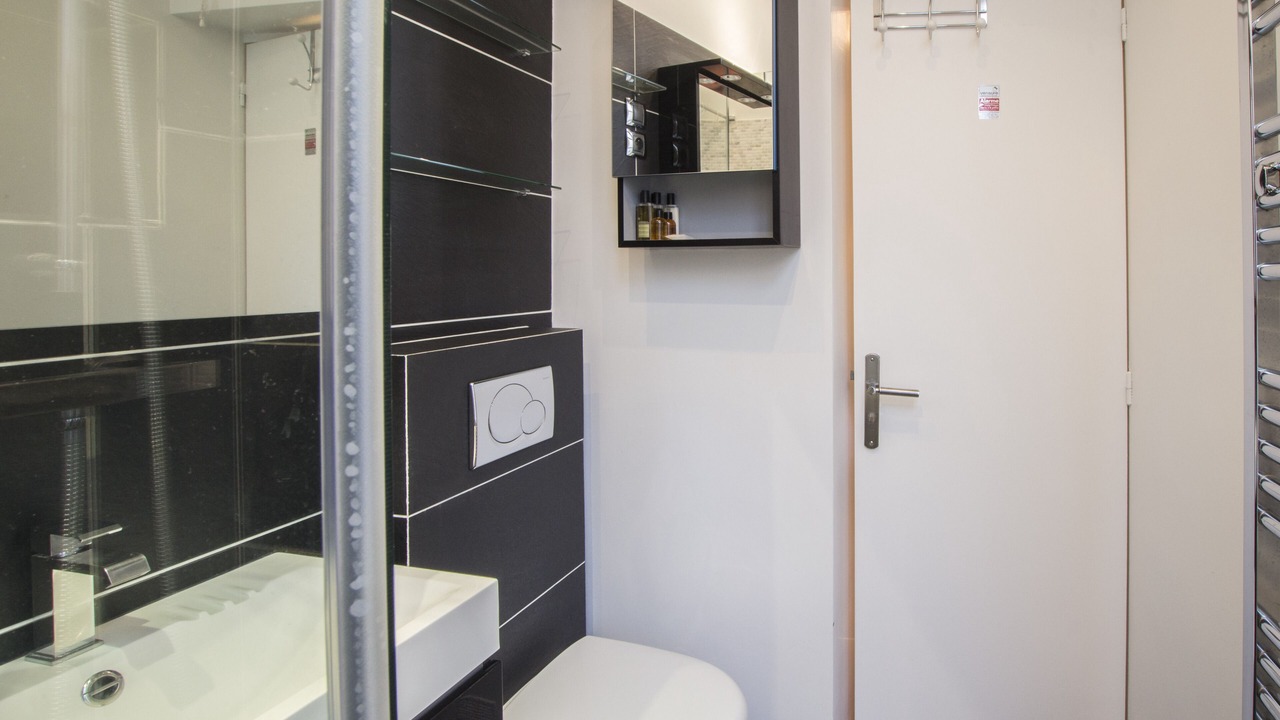 Photo of Bathroom in Quartier de la Folie-Mericourt