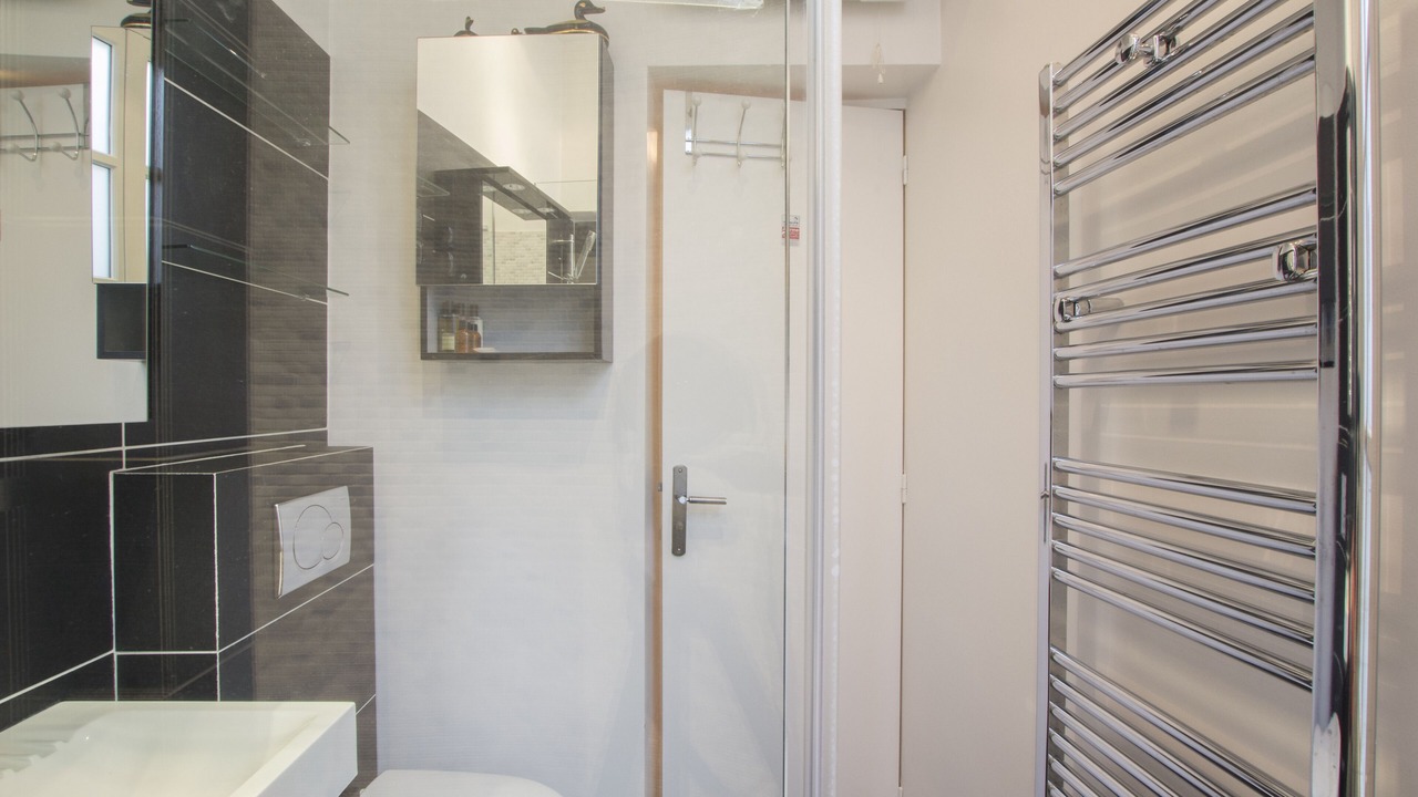 Photo of Bathroom in Quartier de la Folie-Mericourt