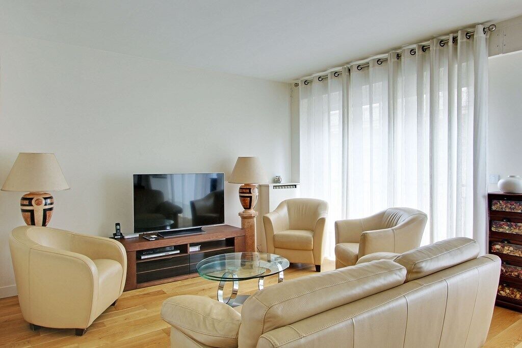 Photo of Livingroom in Chaillot