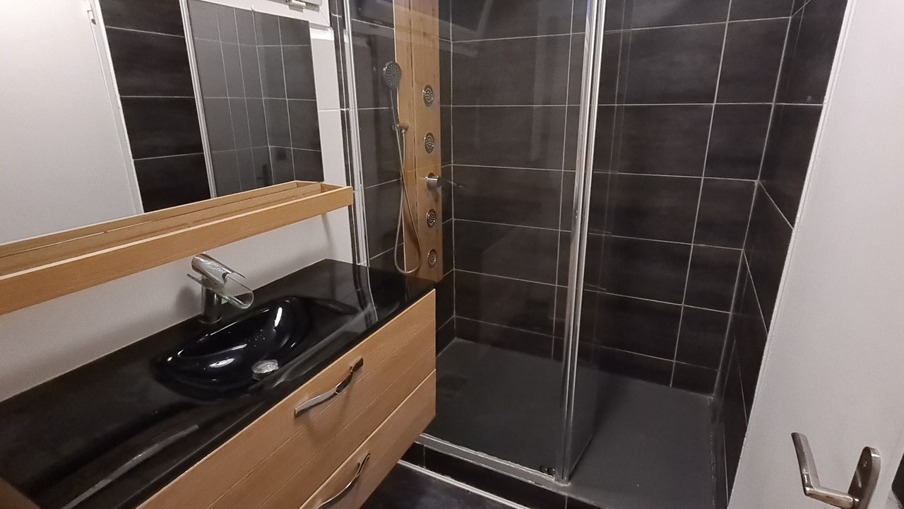 Photo of Bathroom in Noisy-le-Grand