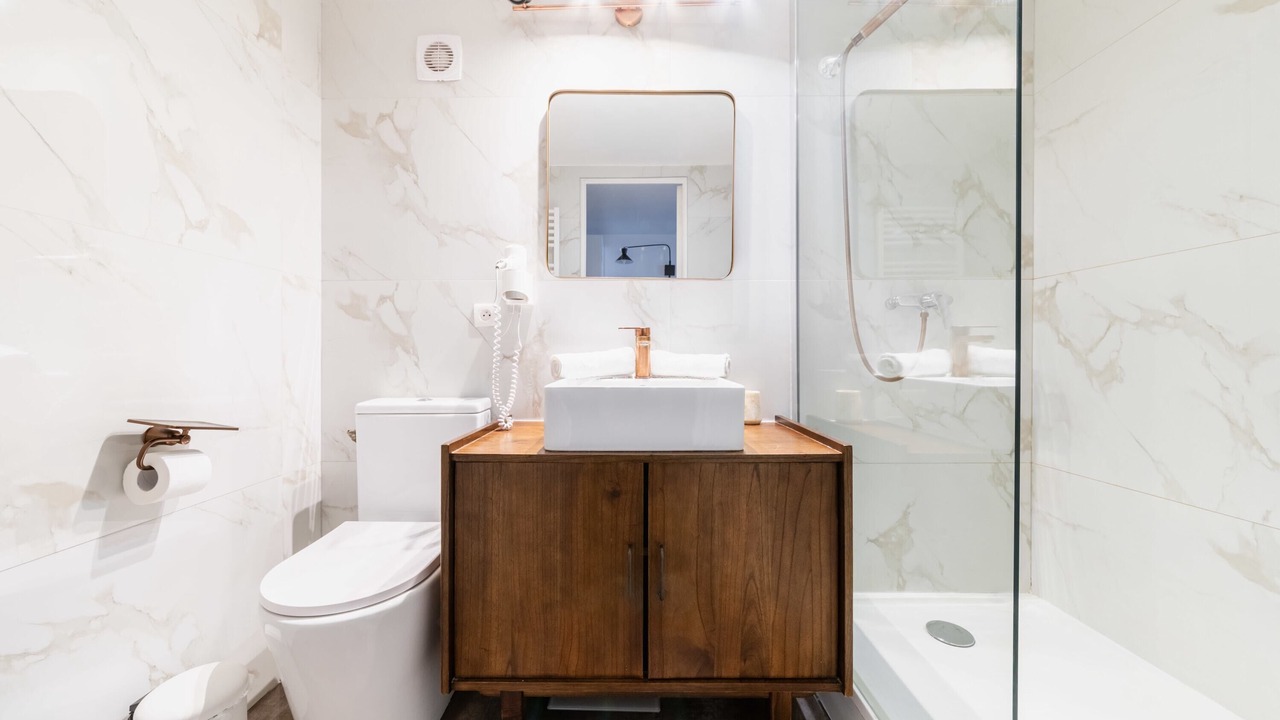 Photo of Bathroom in Combat