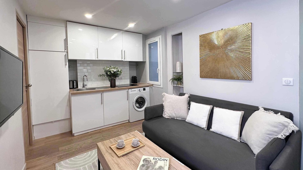 Photo of Bedroom in 9th Arrondissement