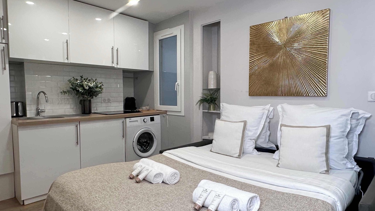 Photo of Bedroom in 9th Arrondissement