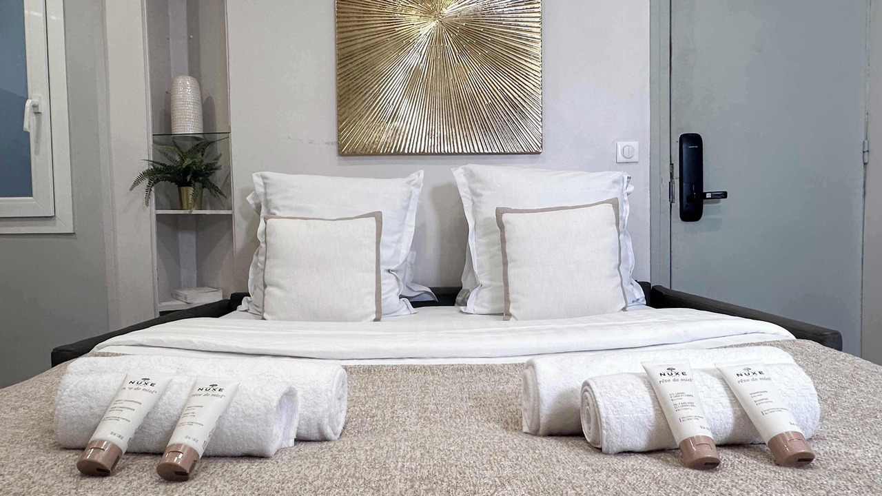 Photo of Bedroom in 9th Arrondissement