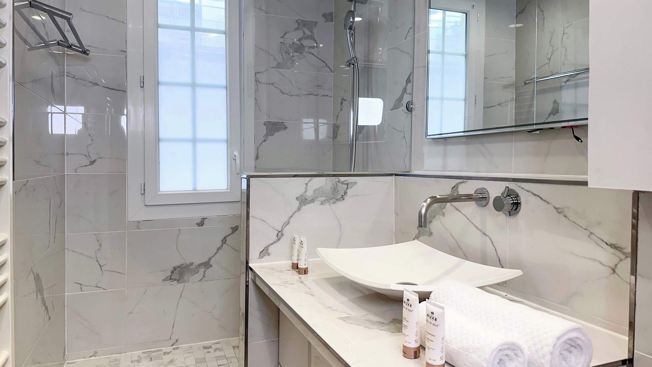 Photo of Bathroom in 9th Arrondissement