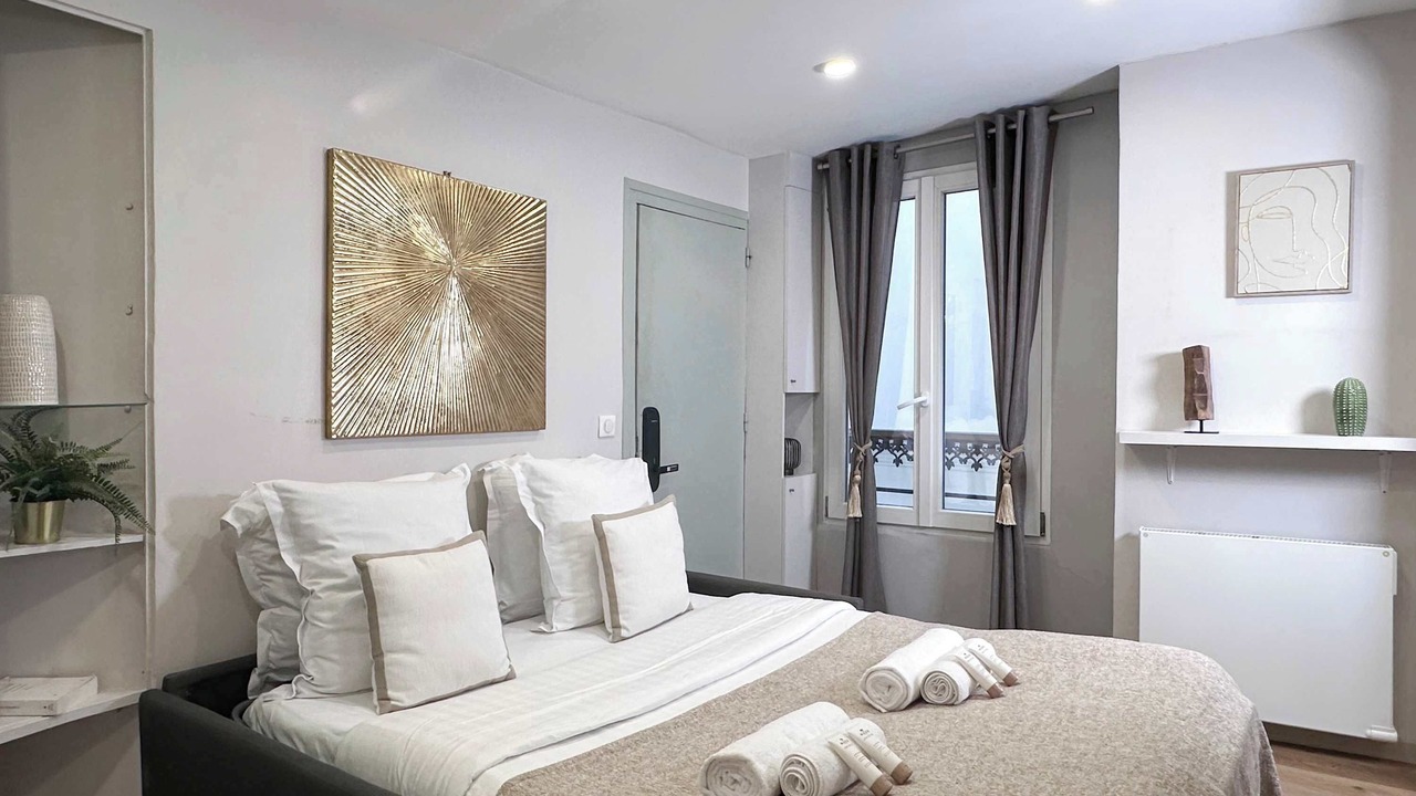 Photo of Bedroom in 9th Arrondissement
