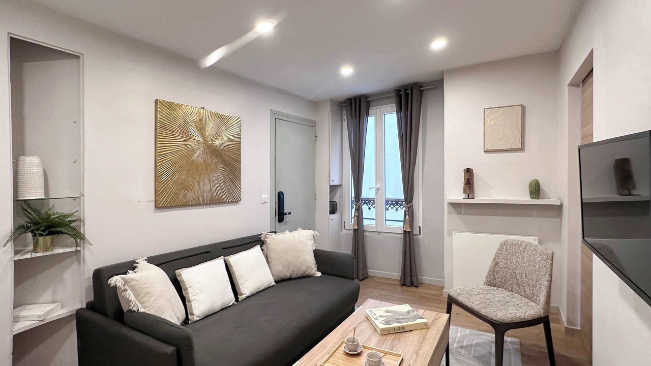 Photo of Bedroom in 9th Arrondissement