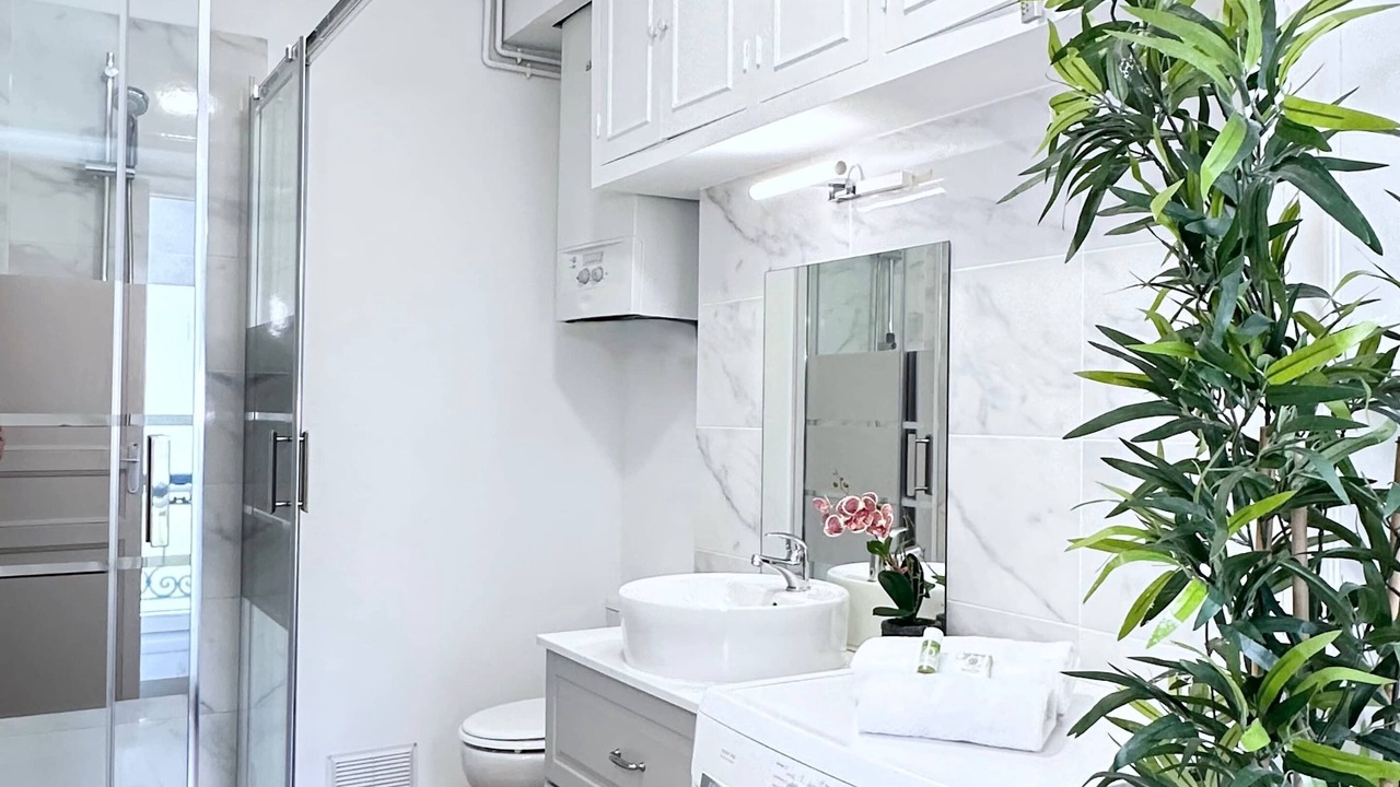 Photo of Bathroom in Chaillot