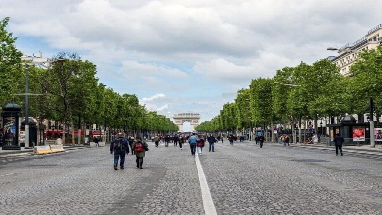Photo of Others in Champs-Elysees