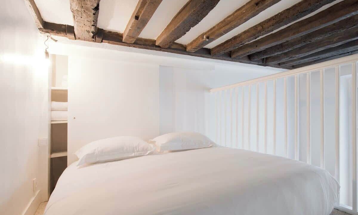 Photo of Bedroom in Notre-Dame-des-Champs
