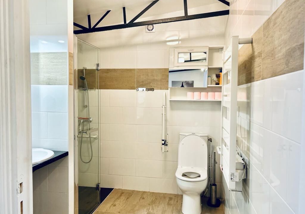 Photo of Bathroom in Garches