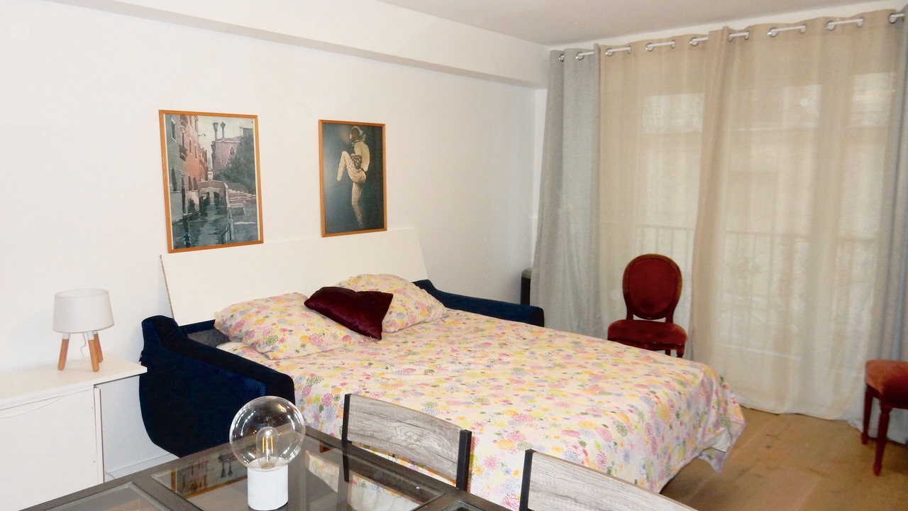 Photo of Bedroom in 9th Arrondissement
