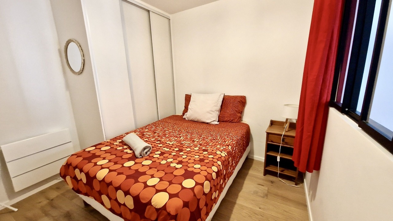 Photo of Bedroom in 9th Arrondissement
