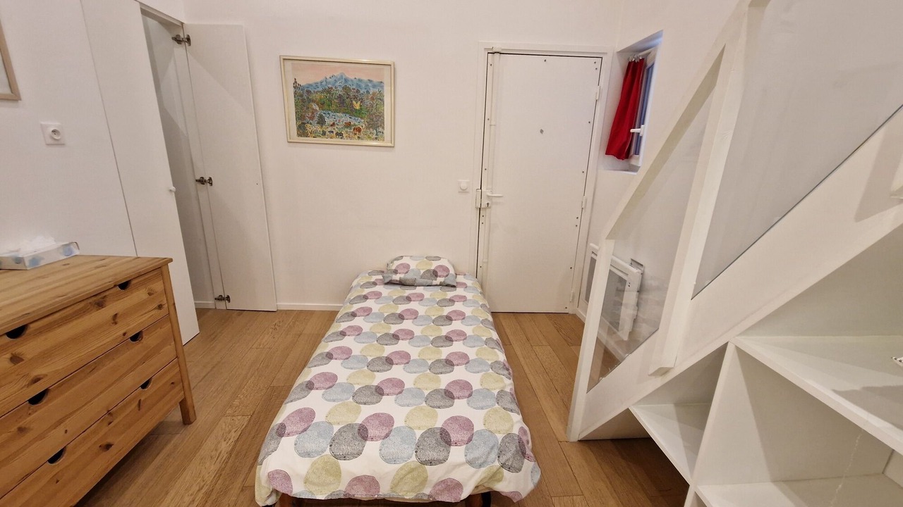 Photo of Bedroom in 9th Arrondissement