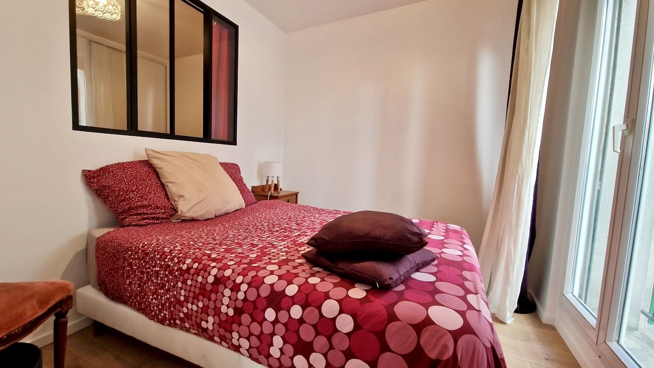 Photo of Bedroom in 9th Arrondissement