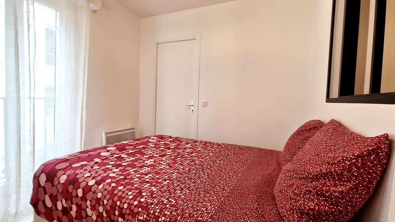 Photo of Bedroom in 9th Arrondissement
