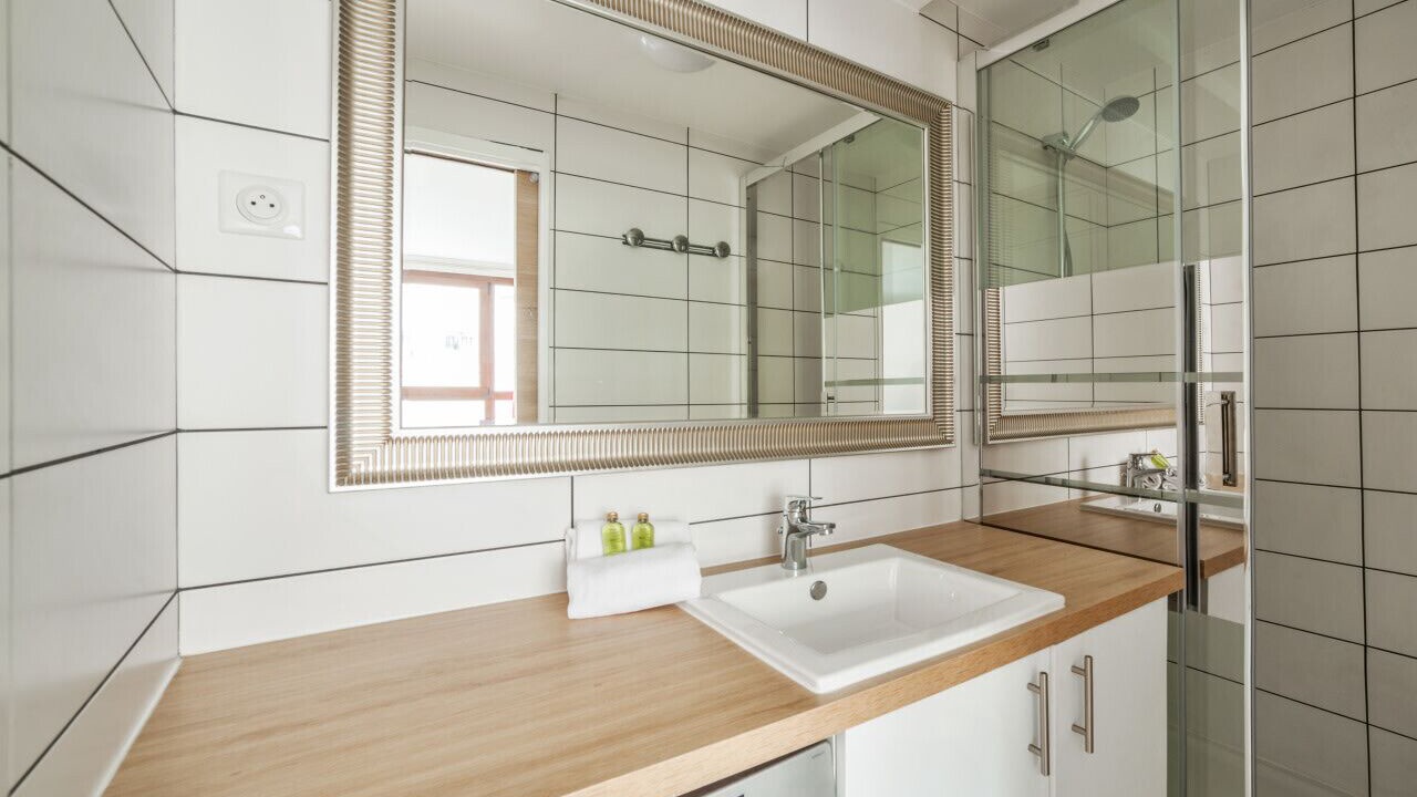 Photo of Bathroom in Quartier de la Folie-Mericourt