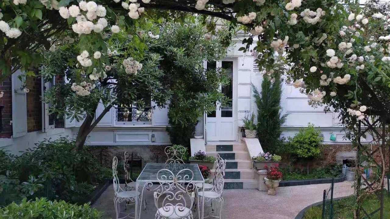 Photo of Outdoor in Sevres