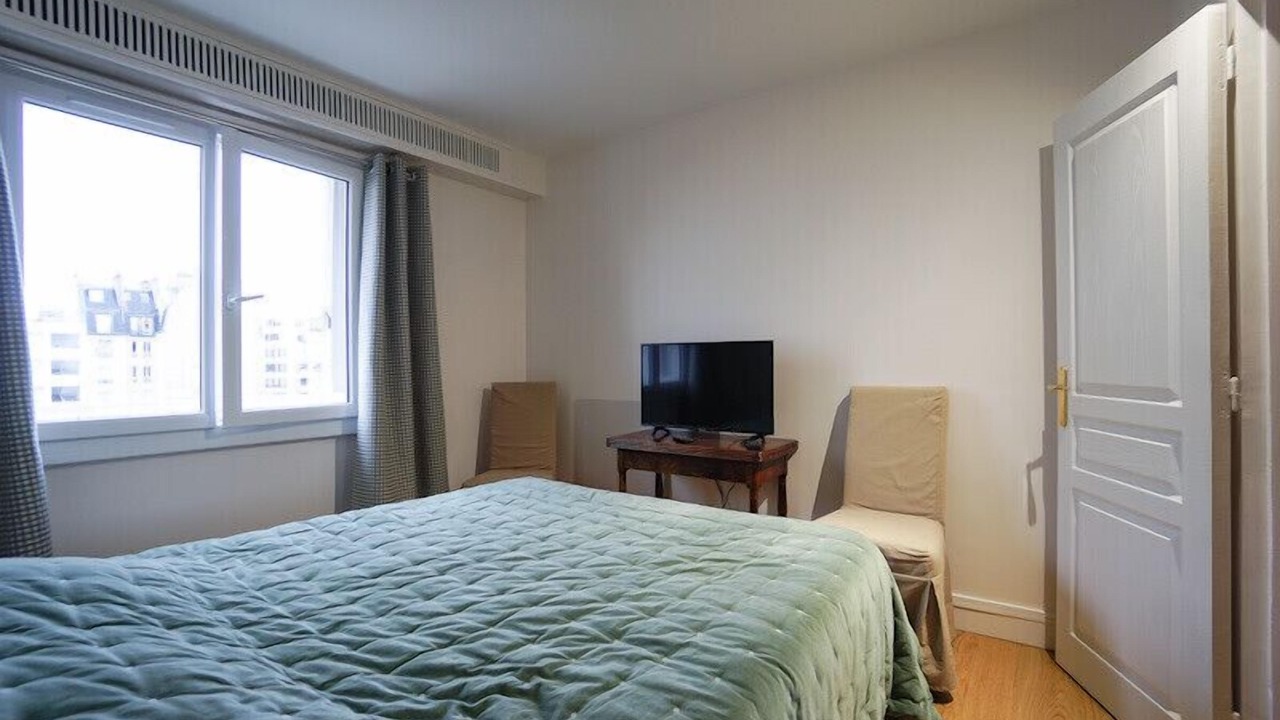 Photo of Bedroom in Suresnes