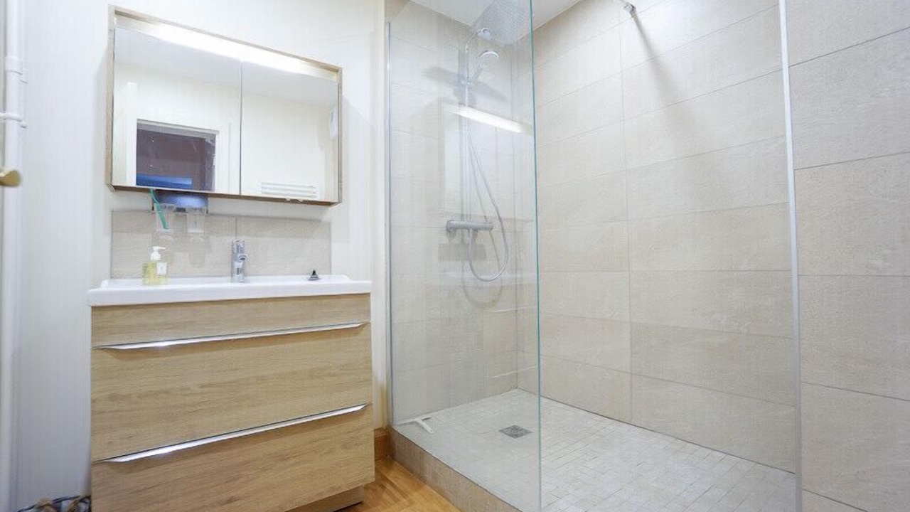 Photo of Bathroom in Suresnes
