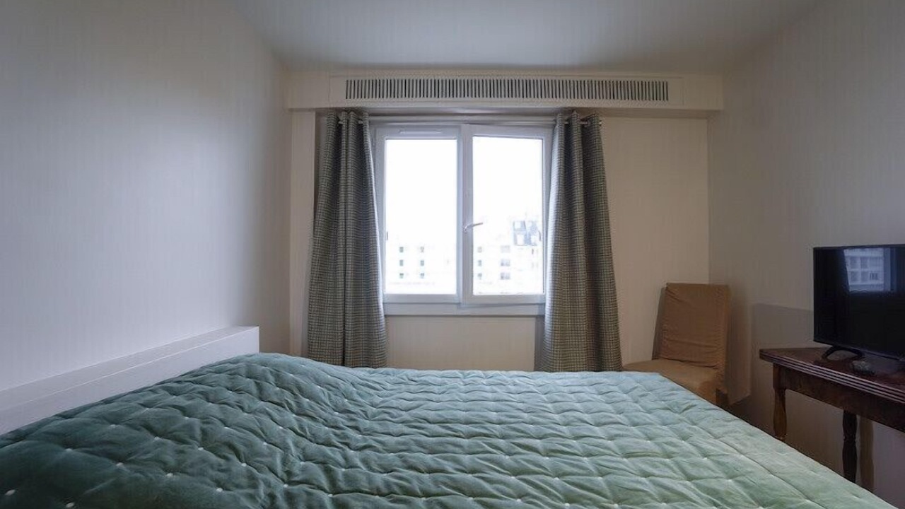 Photo of Bedroom in Suresnes