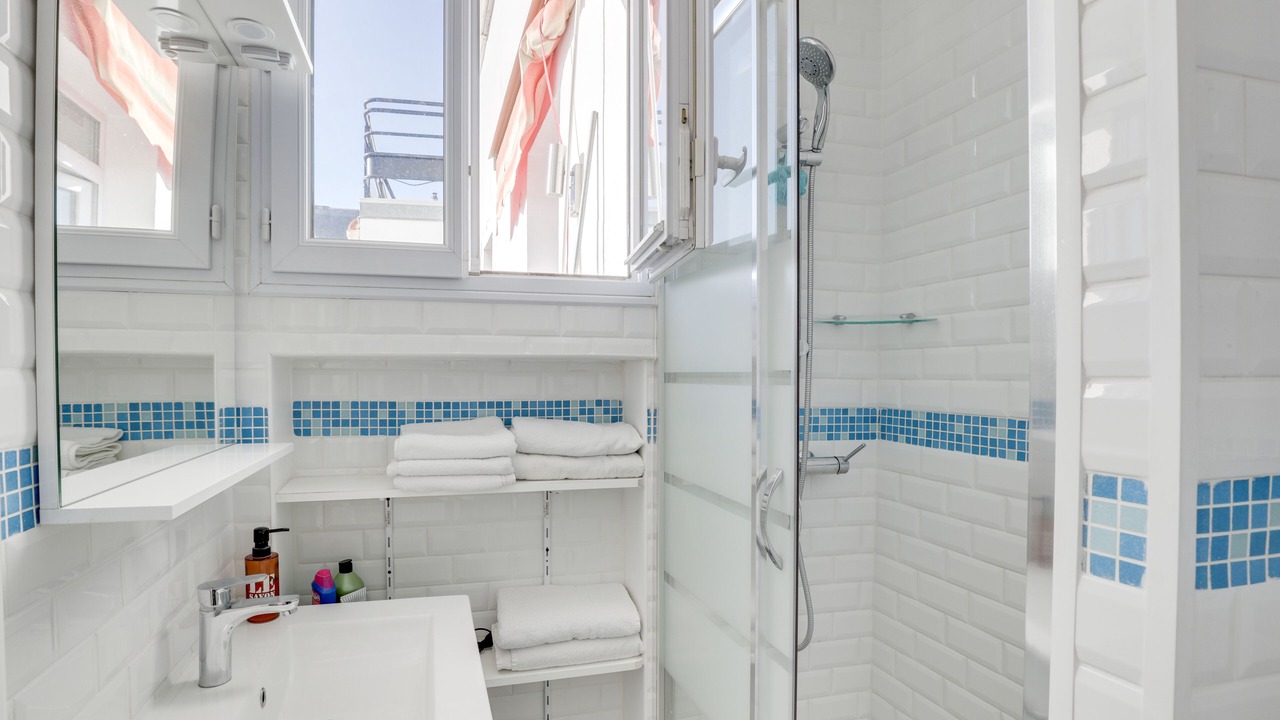 Photo of Bathroom in Quartier de l'Ecole-Militaire