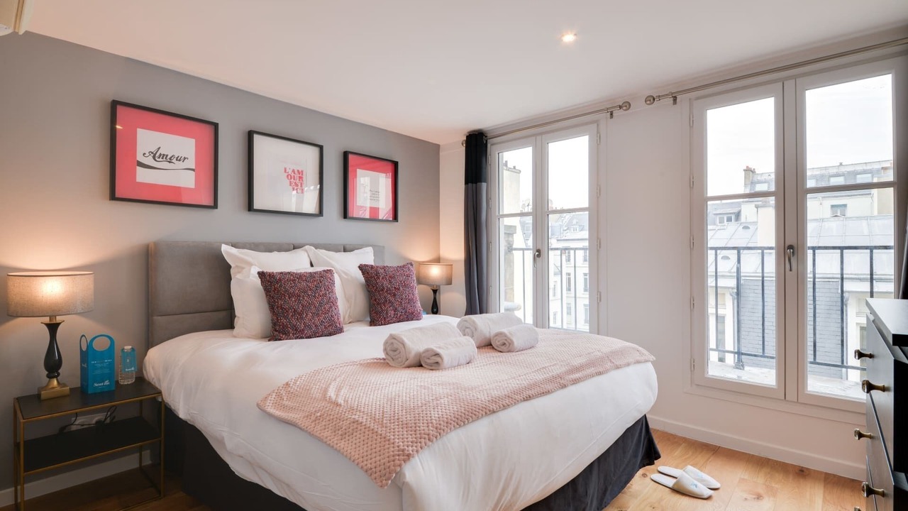 Photo of Bedroom in 9th Arrondissement
