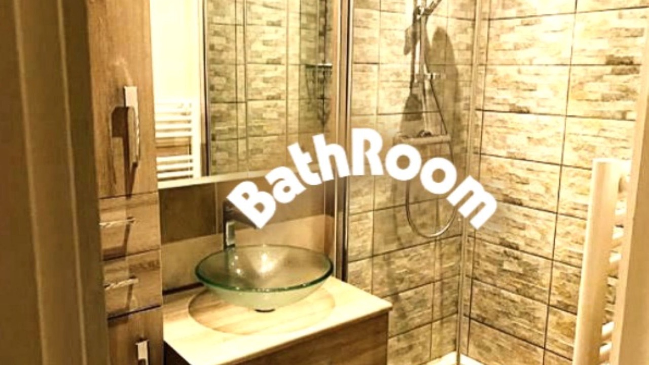 Photo of Bathroom in Quartier du Vieux-Pont - Sainte-Genevieve
