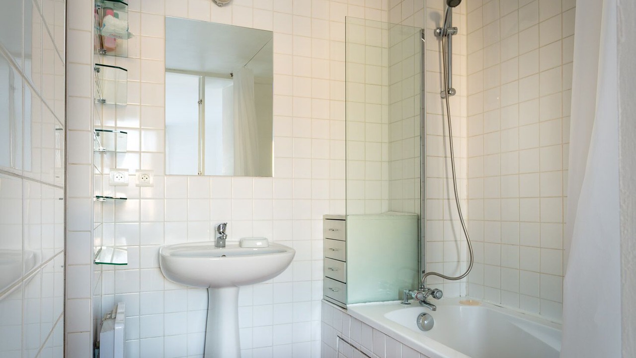Photo of Bathroom in Quartier de la Folie-Mericourt
