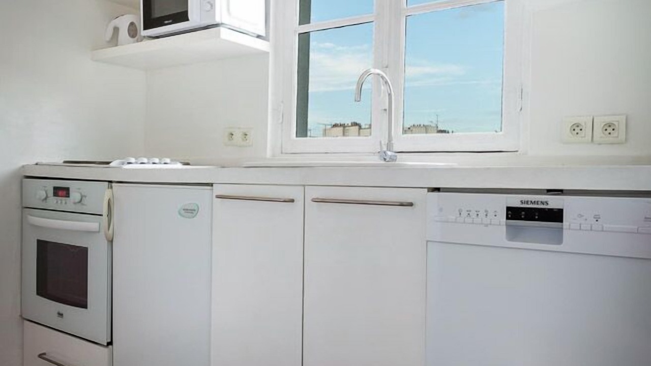 Photo of Kitchen in Quartier de la Folie-Mericourt