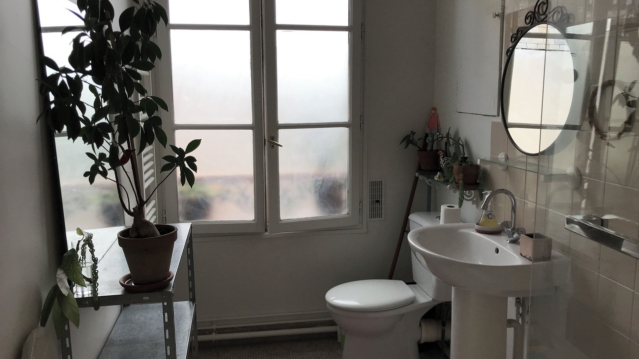 Photo of Bathroom in Combat