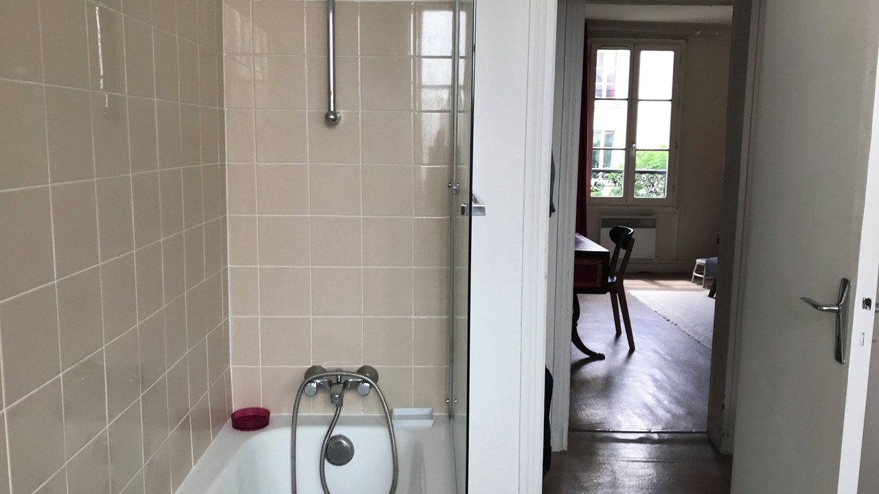Photo of Bathroom in Combat